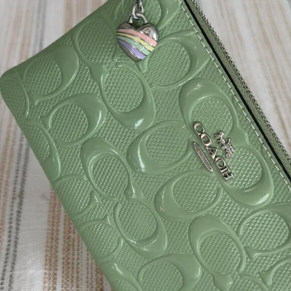 NWT Coach Zip Around Wristlet Wallet Signature w/ Heart Charm Spring Beautiful - Picture 1 of 6